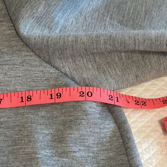 Halogen Mixed Media Bell Sleeve Sweatshirt Light gray size Medium - Picture 7 of 8